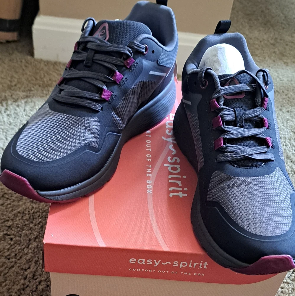 Easy Sprit Womens Skyview Water Resitant shoes NWT